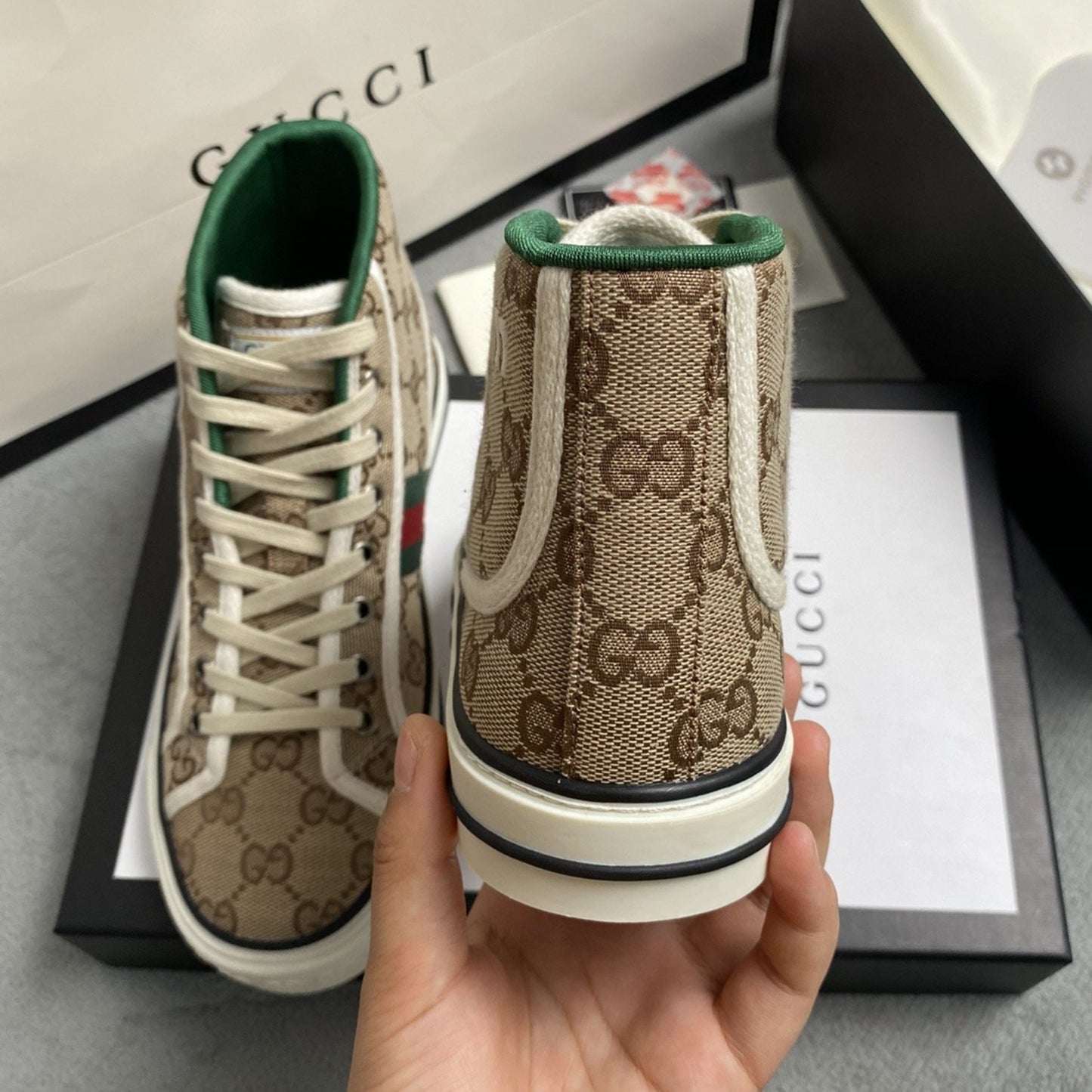 Tenis GG 1977 Com listras Cano médio