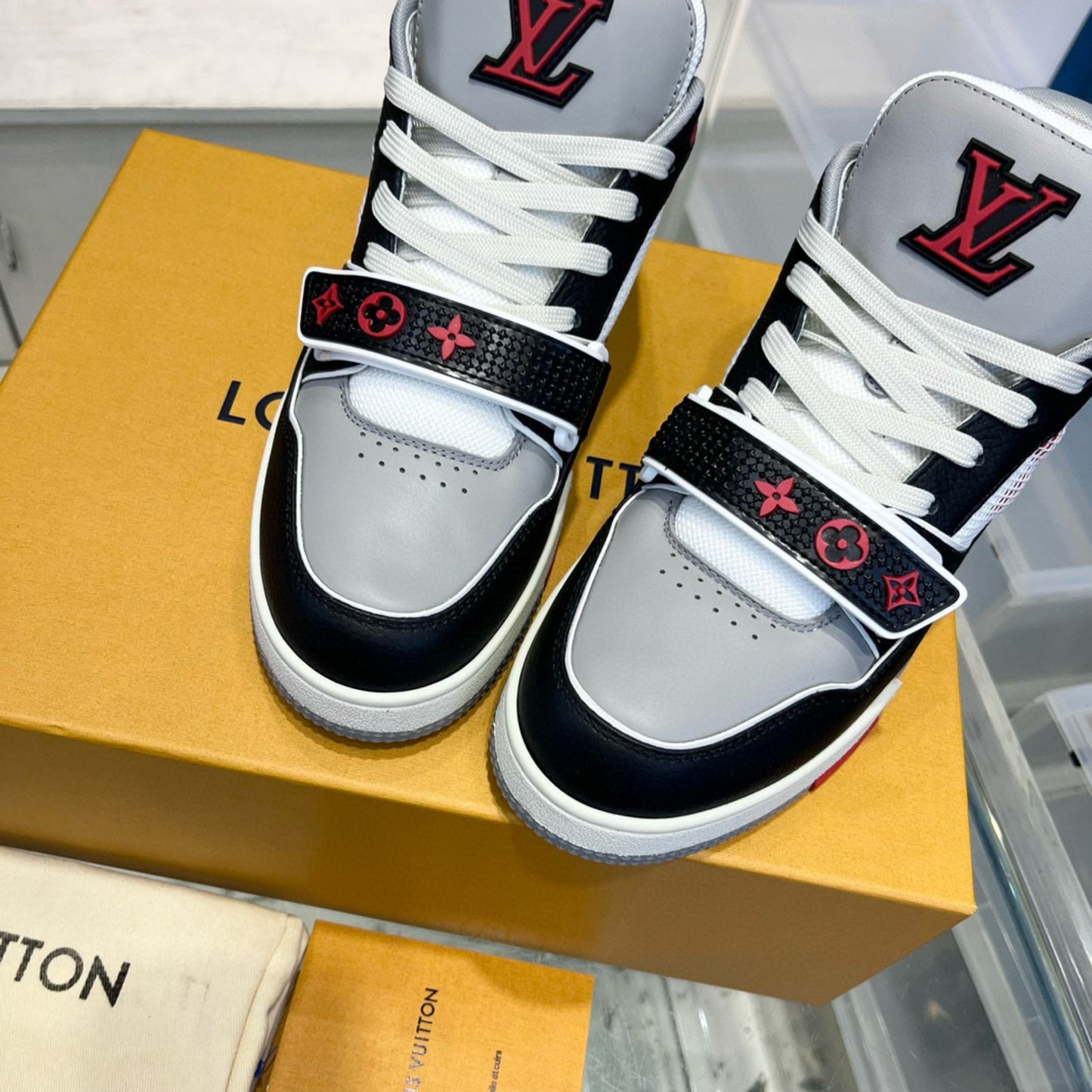 Tênis Lv Trainer Vermelho com Preto