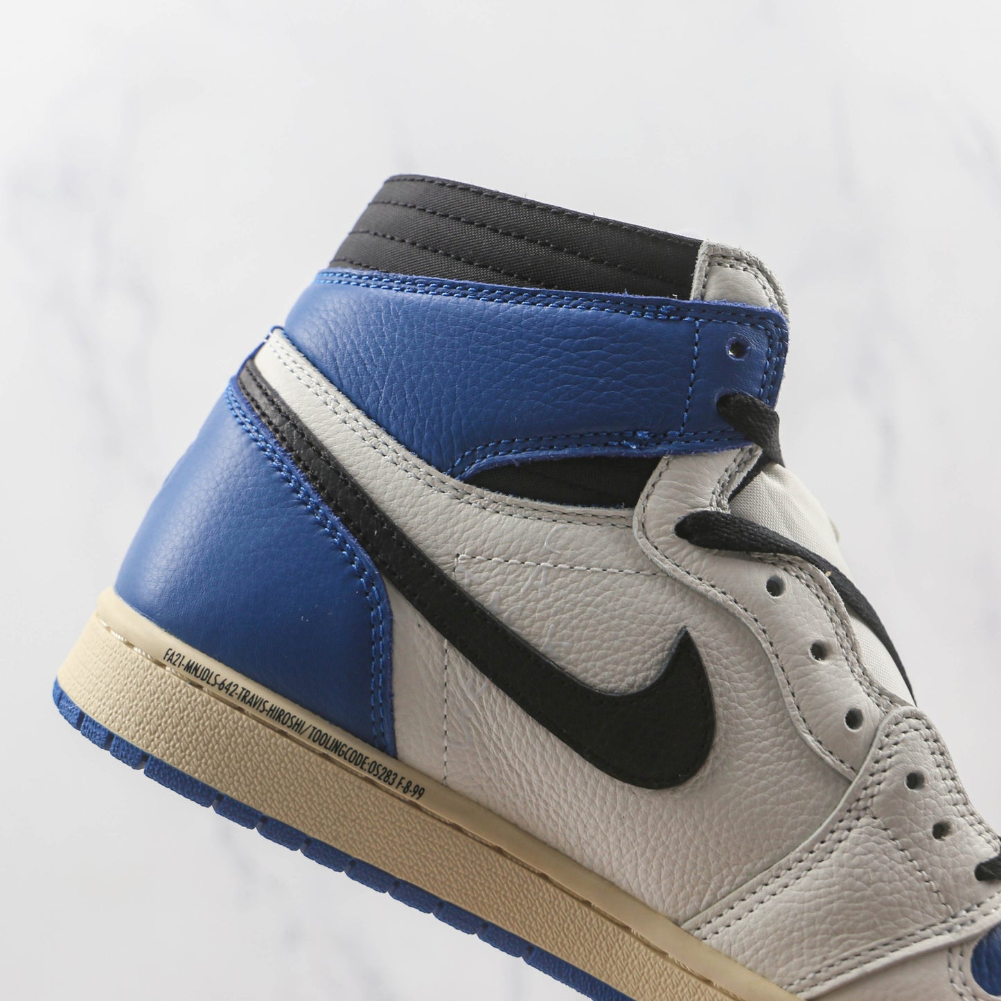 Tênis Fragment Design x Travis Scott x AJ1 Retro High