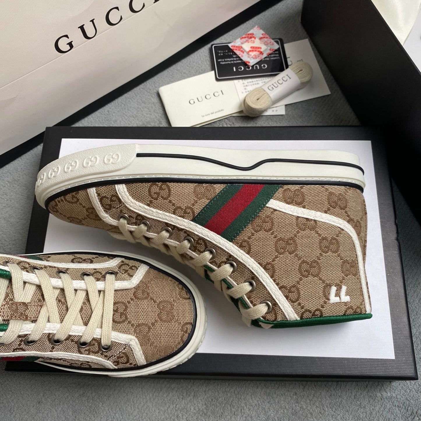 Tenis GG 1977 Com listras Cano médio