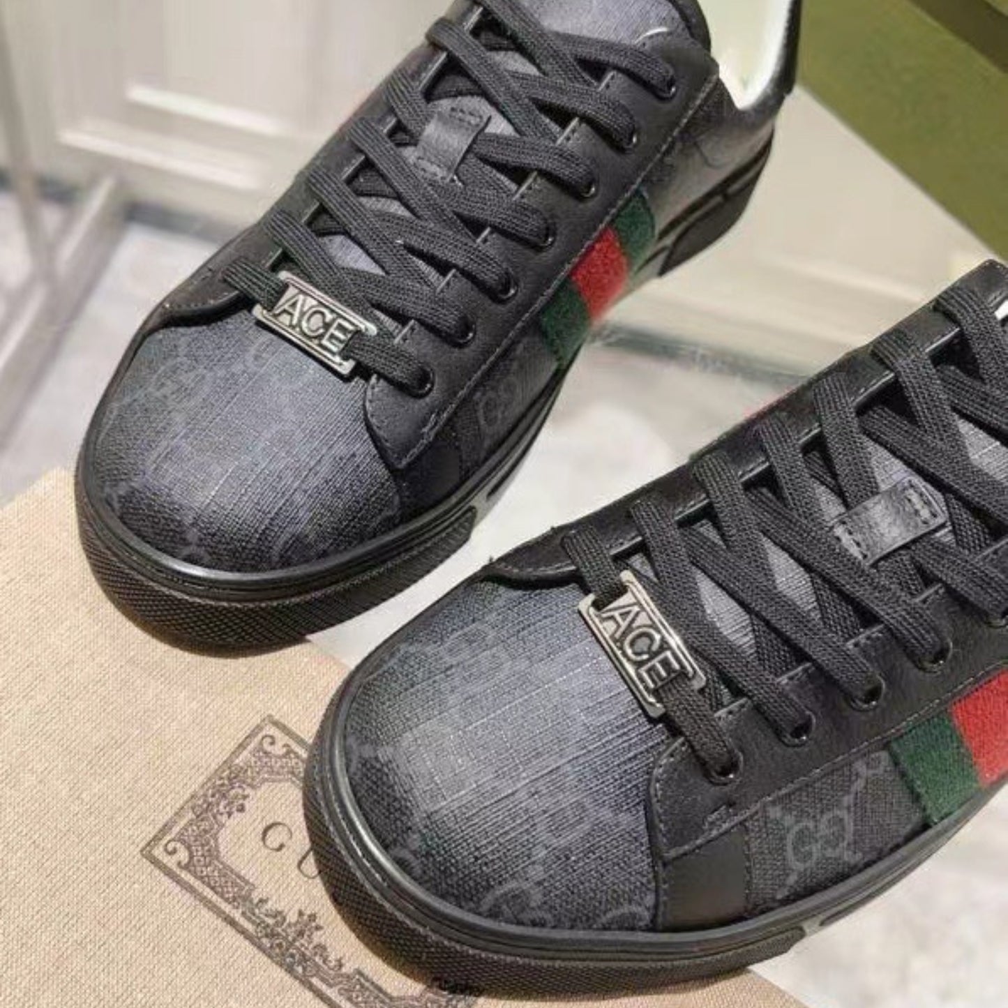 Tenis GG Ace com listras Web Preto