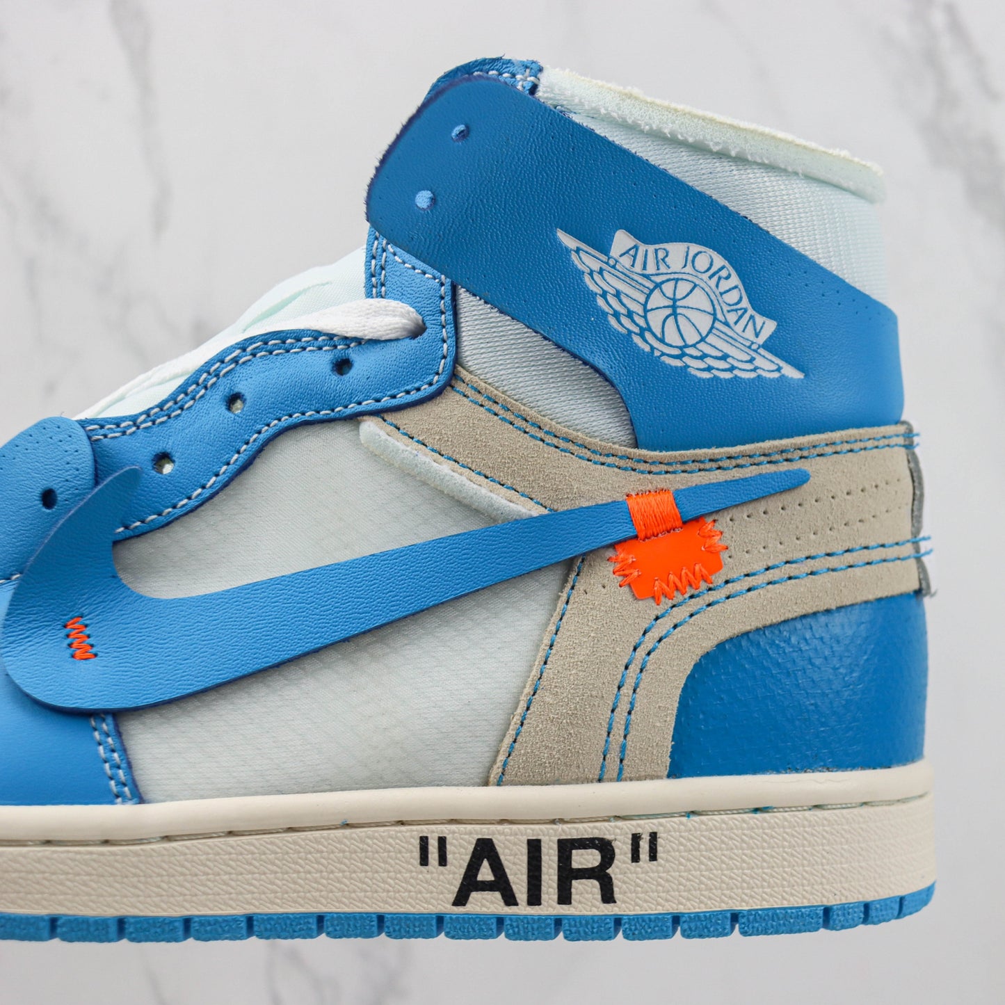 Tênis Off-Wh x AJ1 UNC