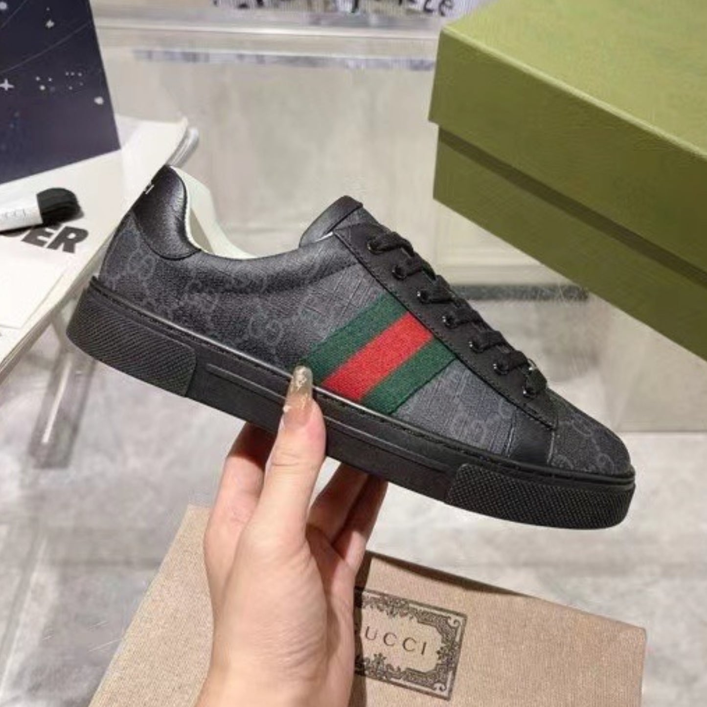 Tenis GG Ace com listras Web Preto