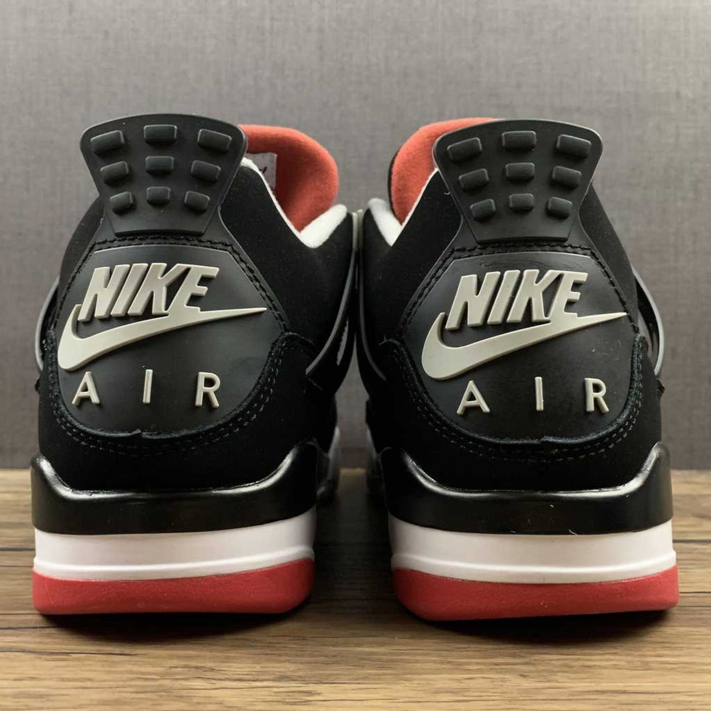 Tênis AJ4 Bred (2019)
