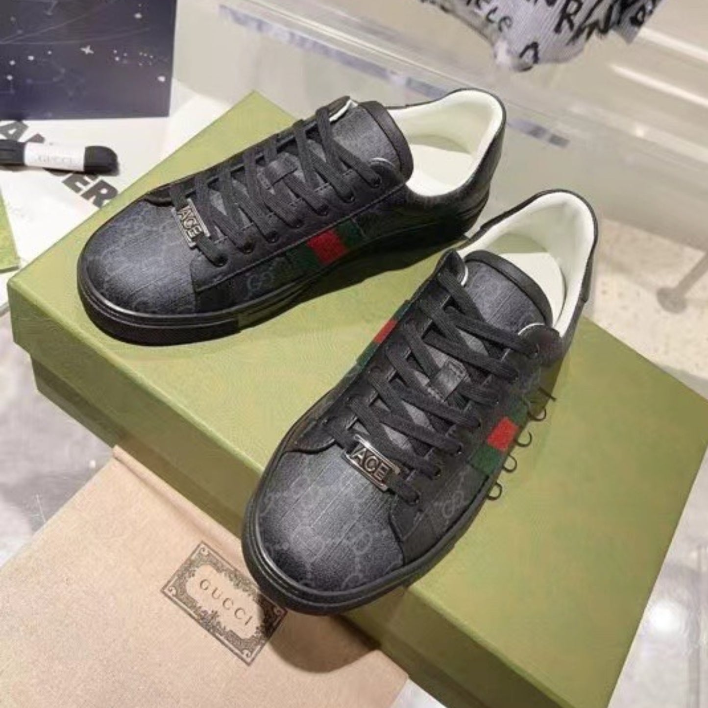 Tenis GG Ace com listras Web Preto