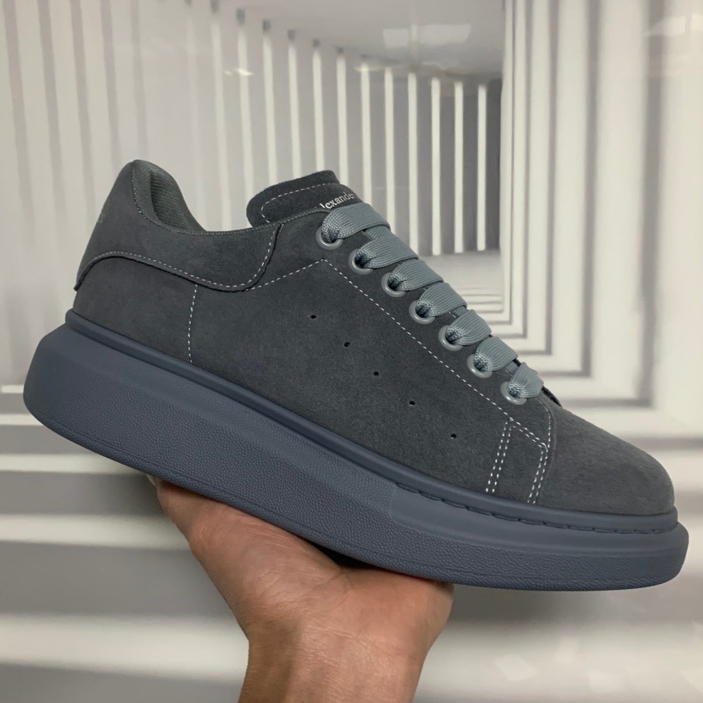 Tênis A Mcq Oversized Couro Cinza