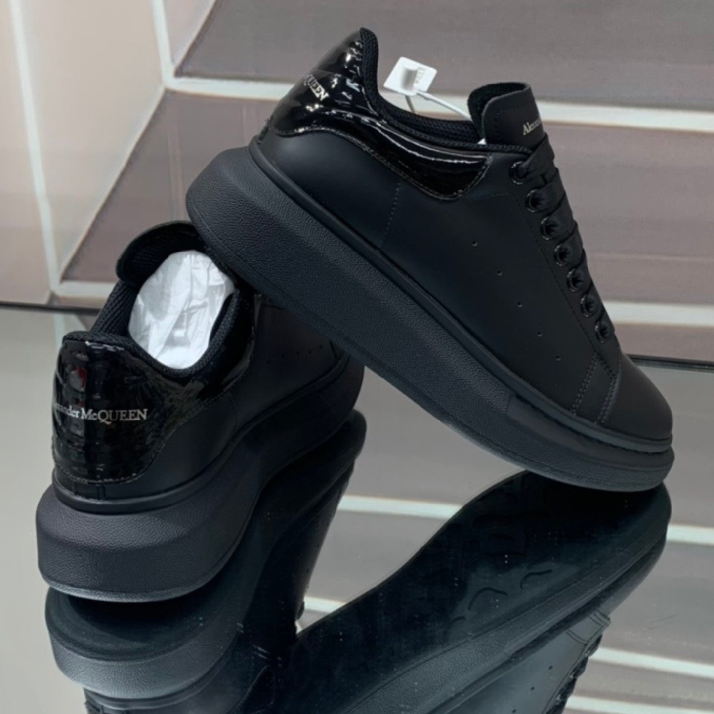 Tênis A Mcq Oversized Couro Preto #1