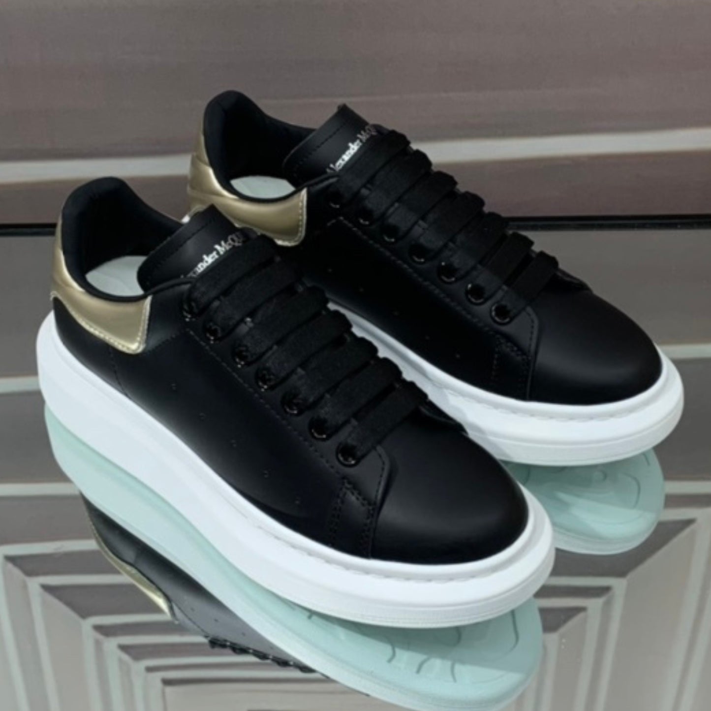 Tênis A Mcq Oversized Couro Preto #2