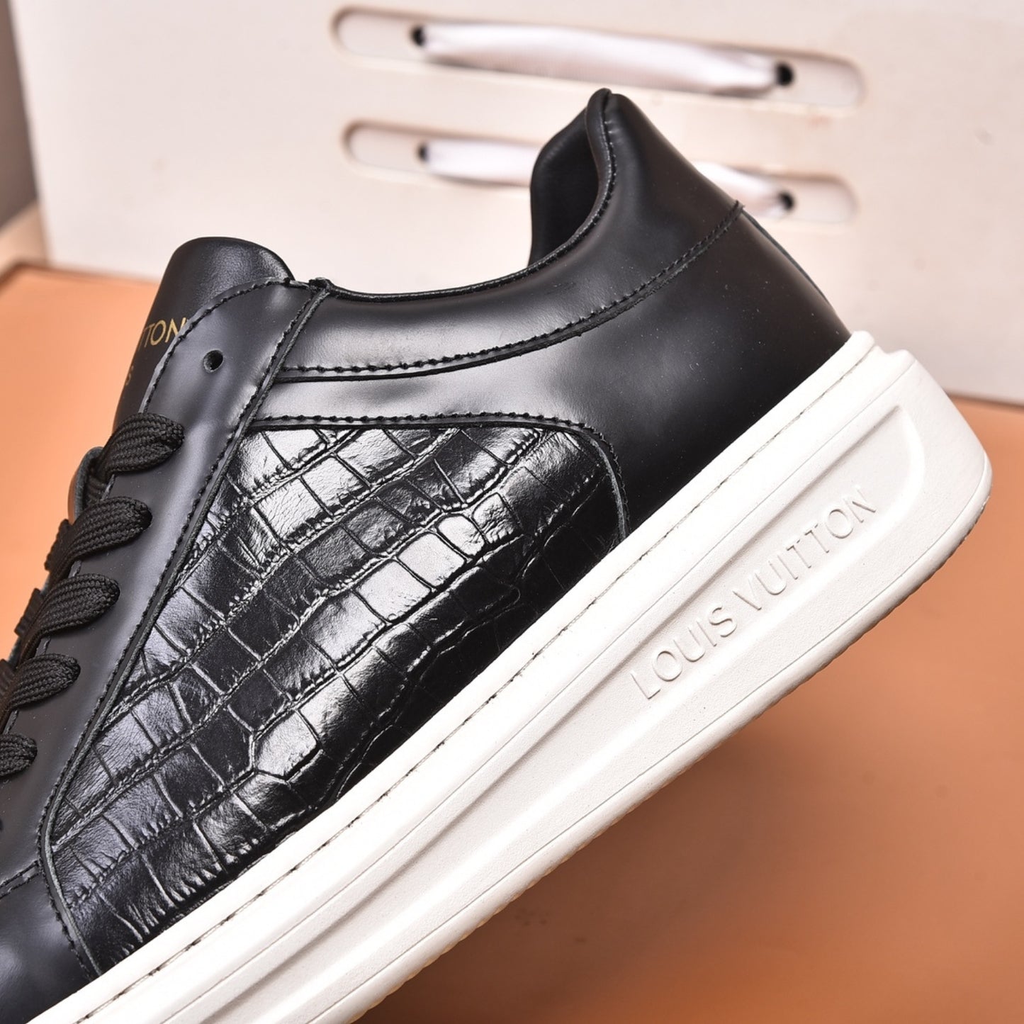 Tênis LV Beverly Hills Couro com detalhes