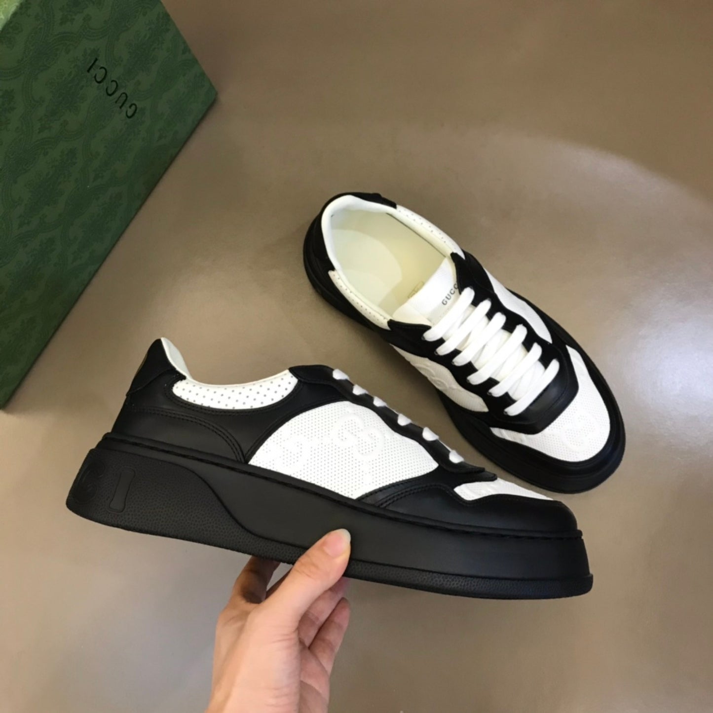 Tenis GG Supreme Preto e Branco