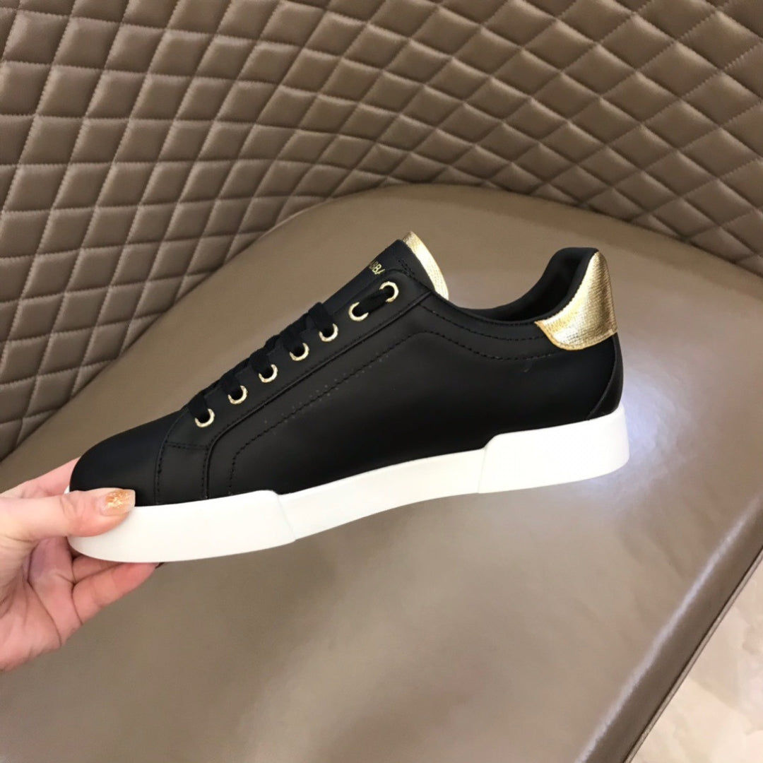 Tenis DG Portofino Couro Liso Preto com Dourado