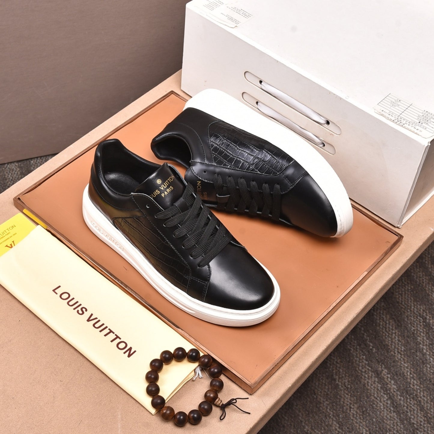 Tênis LV Beverly Hills Couro com detalhes