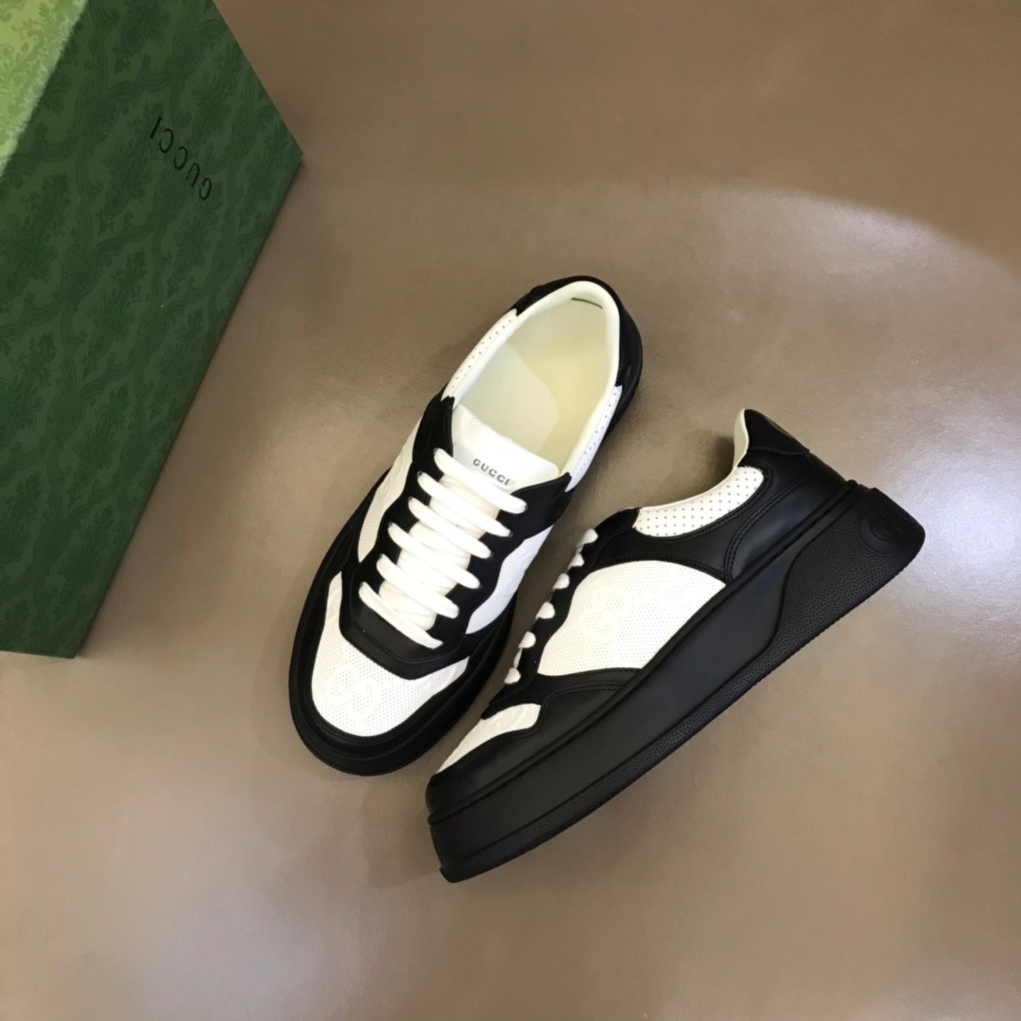 Tenis GG Supreme Preto e Branco