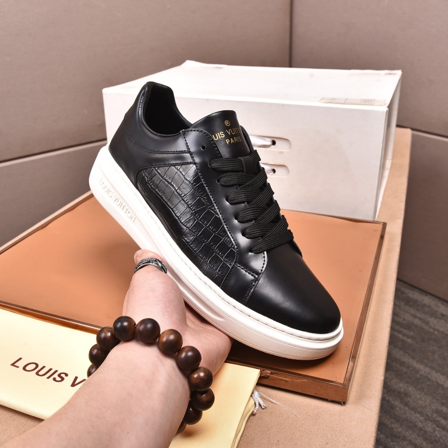 Tênis LV Beverly Hills Couro com detalhes