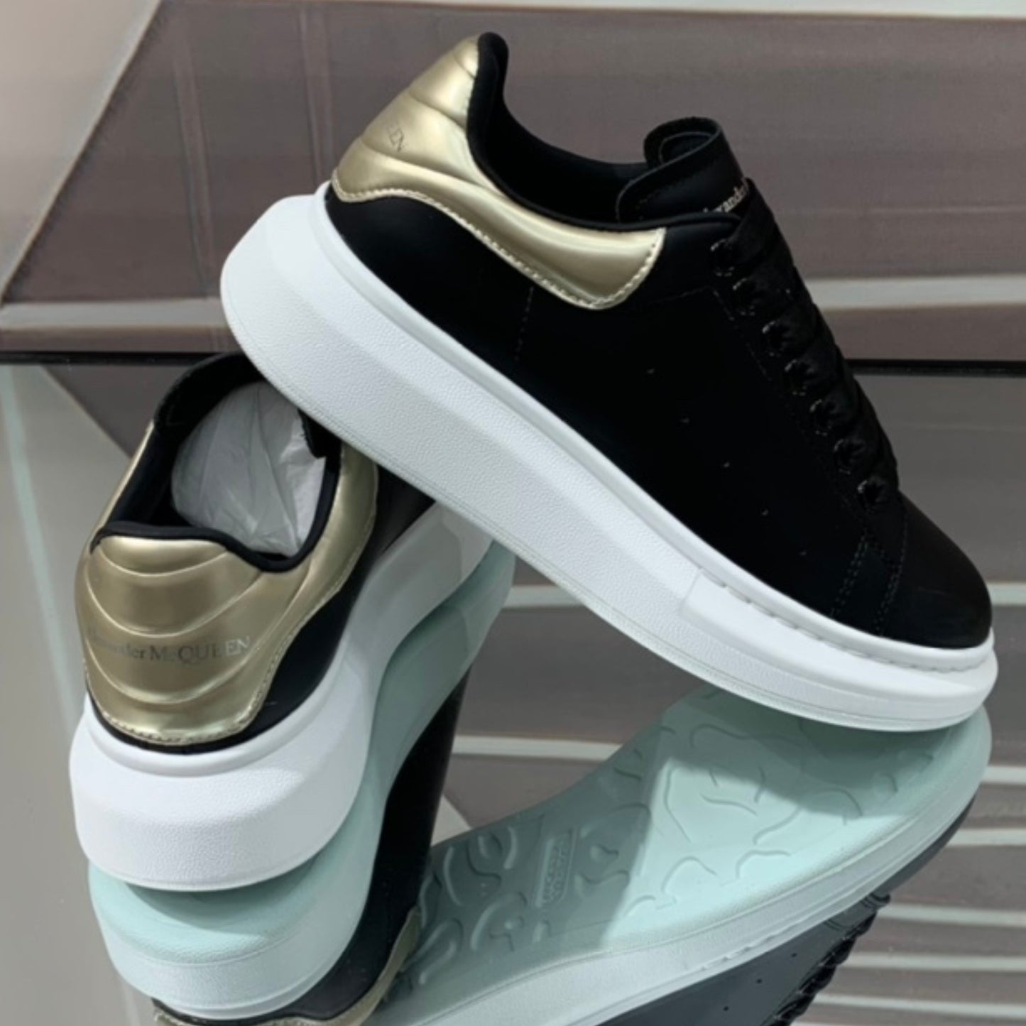 Tênis A Mcq Oversized Couro Preto #2
