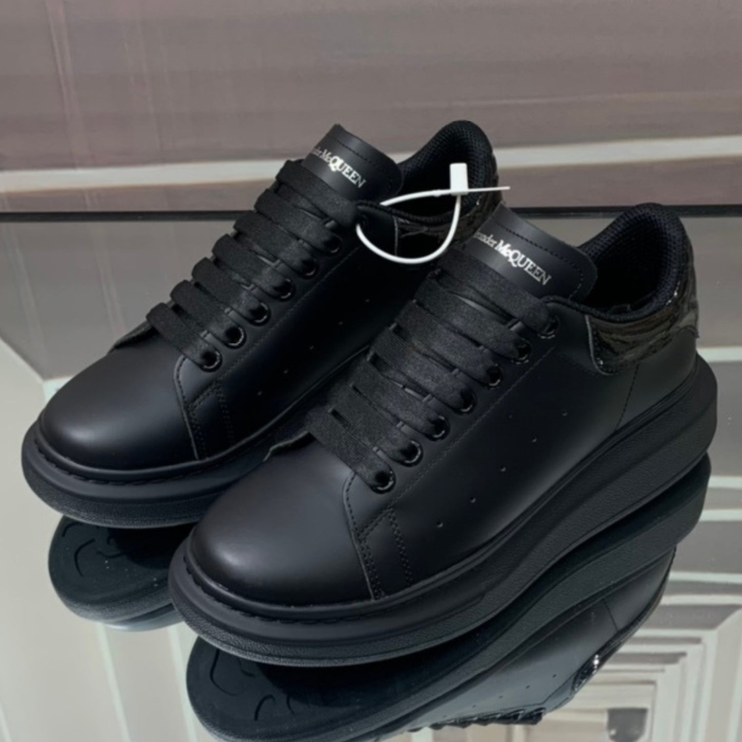 Tênis A Mcq Oversized Couro Preto #1