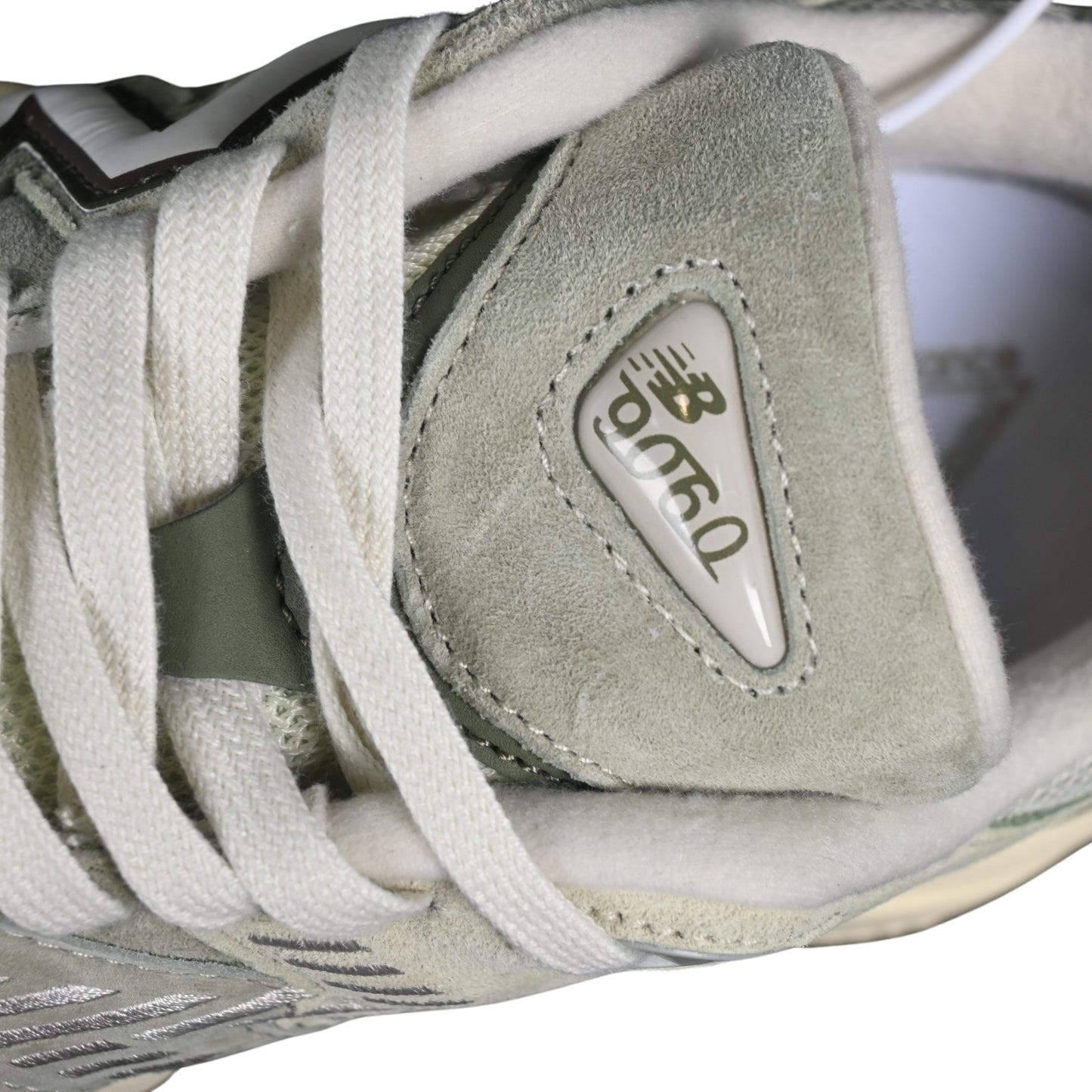 Tênis NB 9060 Camurça Cinza Claro com bege