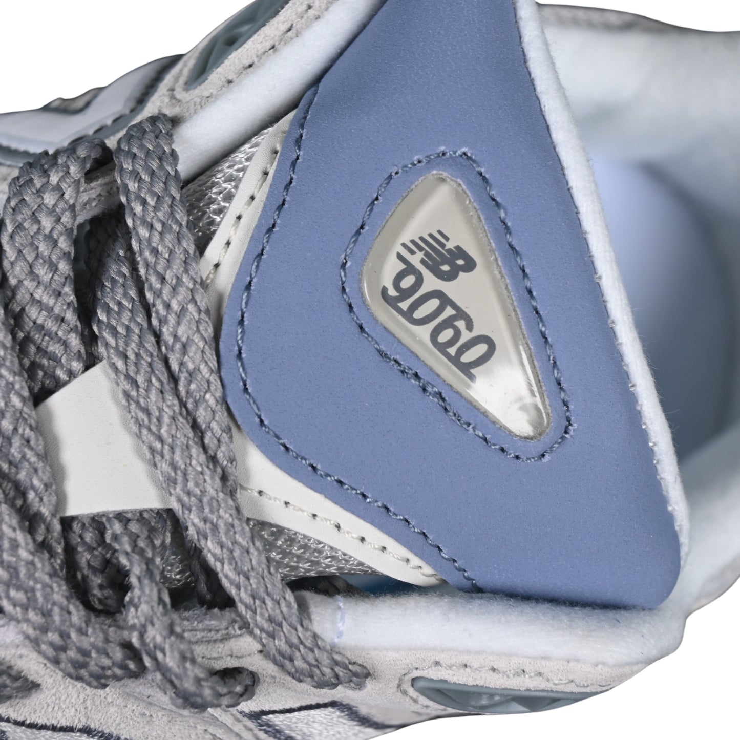 Tênis NB 9060 Camurça Cinza com azul claro e Off White