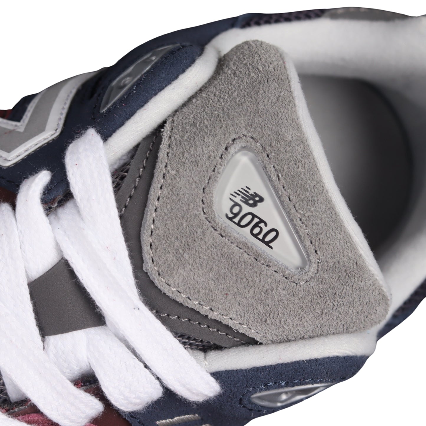 Tênis NB 9060 Camurça Vermelho com azul escuro e Off White