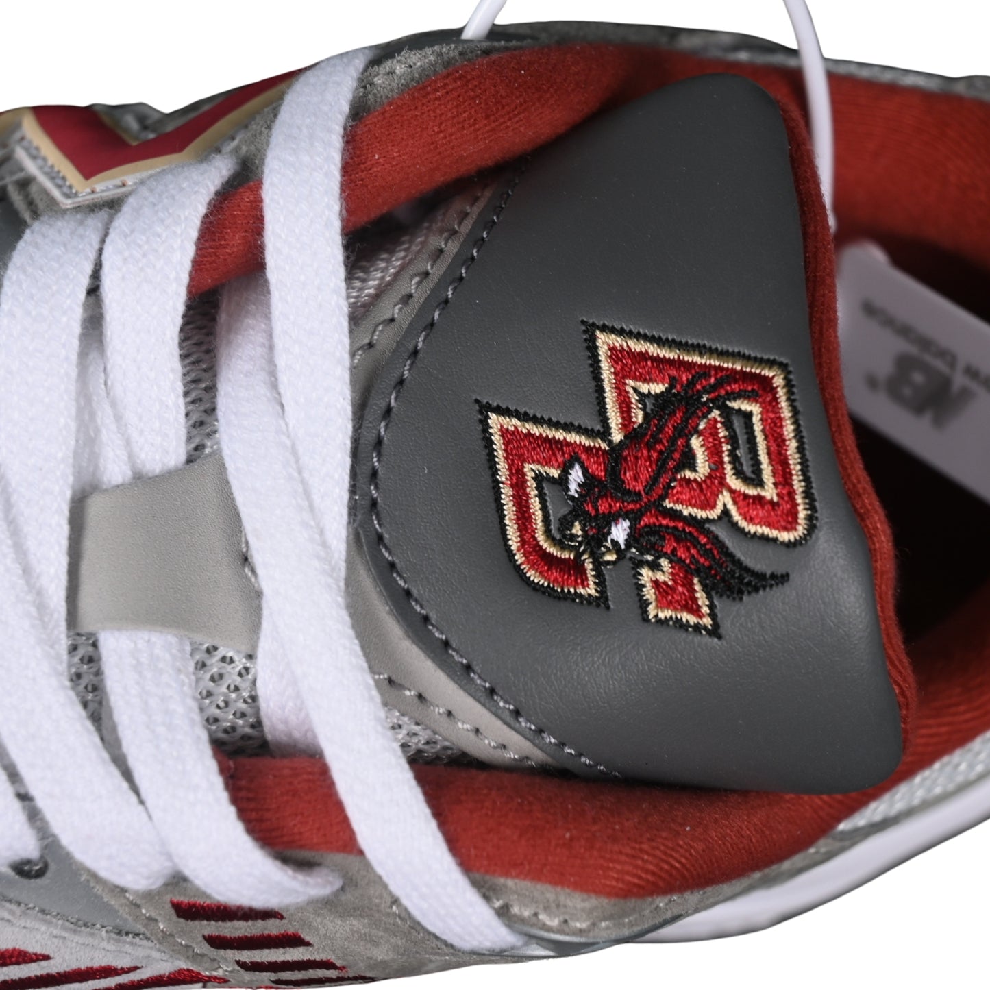 Tênis NB 9060 Boston College Cinza com Branco e vermelho