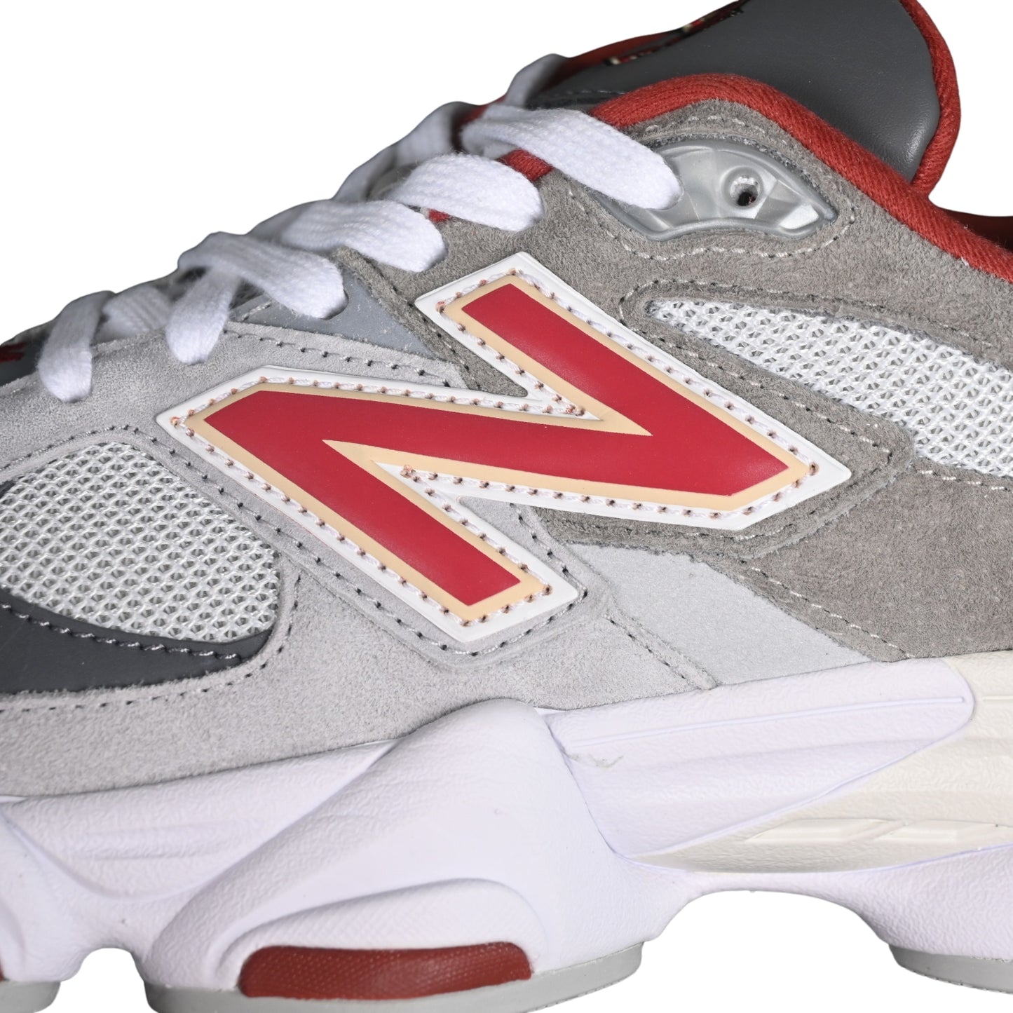 Tênis NB 9060 Boston College Cinza com Branco e vermelho