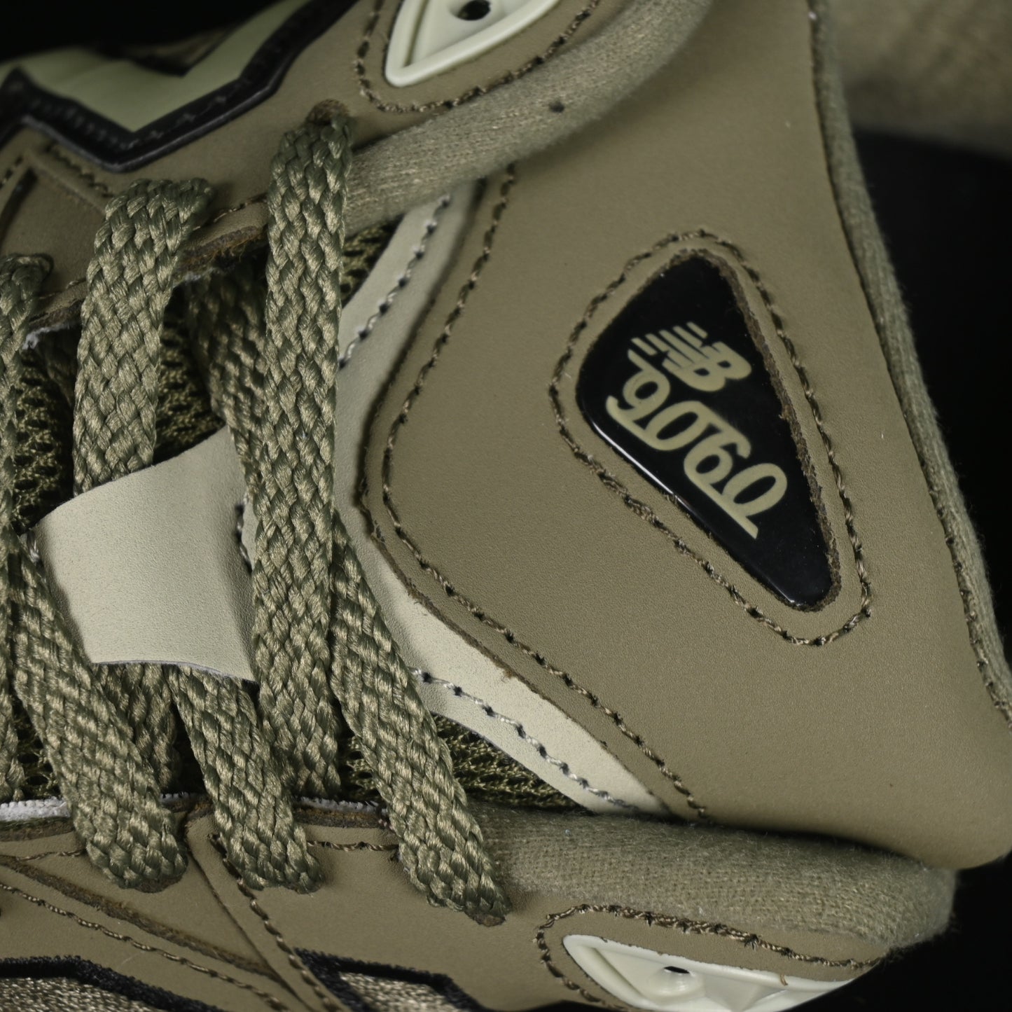 Tênis NB 9060 Bege Militar e cinza