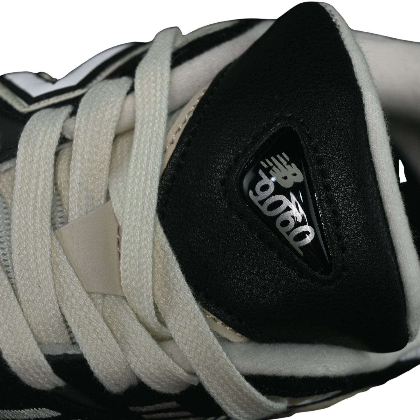 Tênis NB 9060 Preto com Branco e Bege