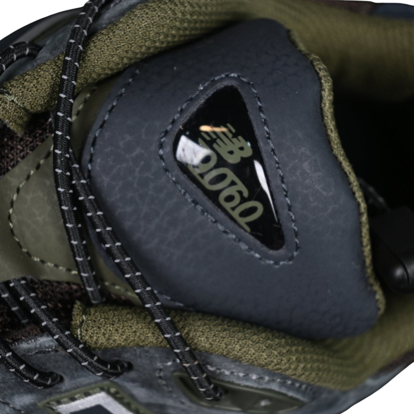 Tênis NB 9060 Camurça Azul com Verde Militar