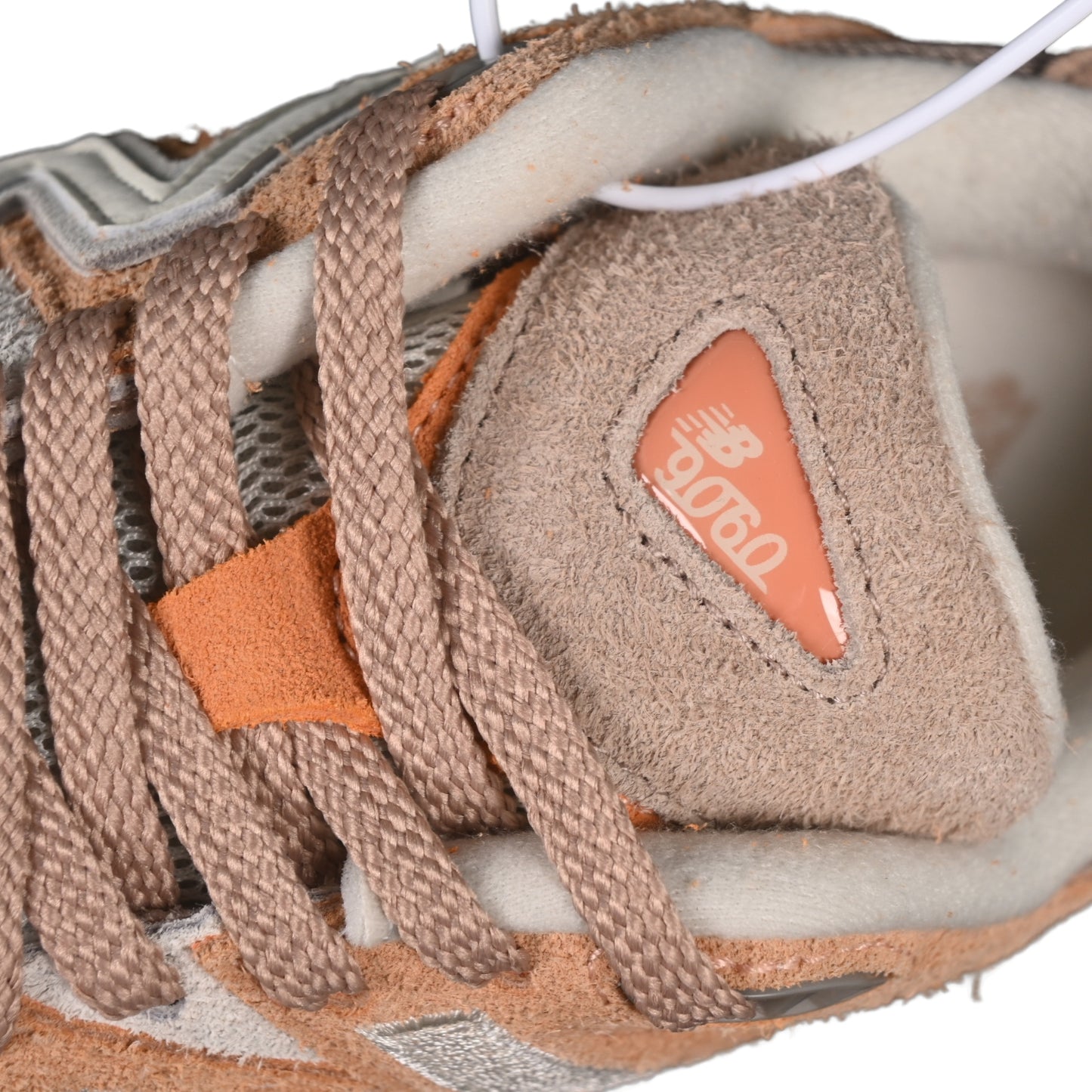 Tênis NB 9060 Camurça Laranja com Marrom claro e Cinza