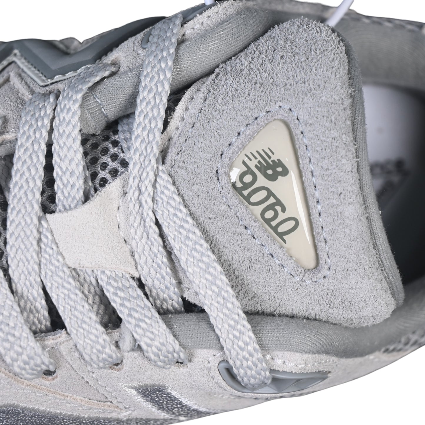 Tênis NB 9060 Camurça Cinza Claro