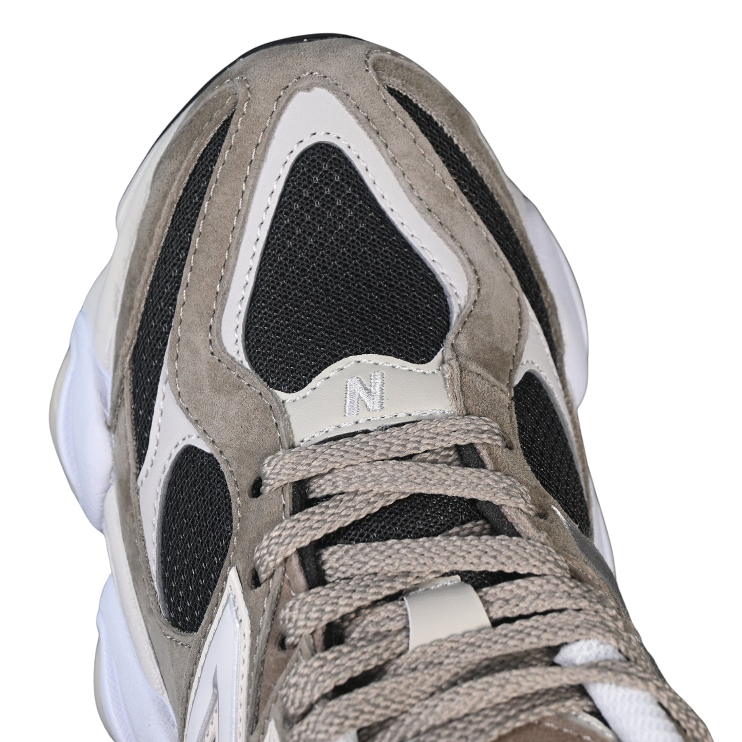 Tênis NB 9060 Camurça Marrom claro com Preto e Bege