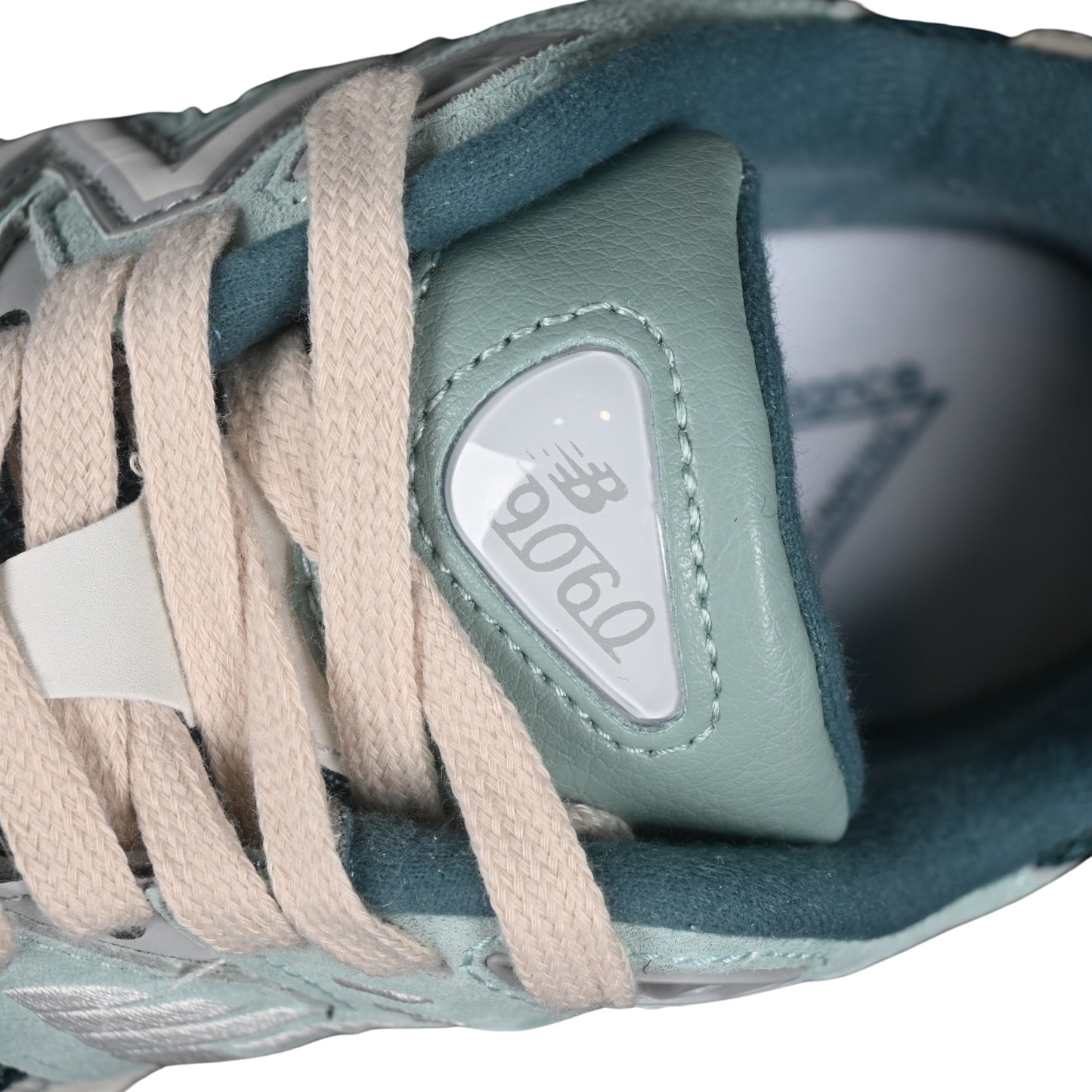 Tênis NB 9060 Camurça Verde claro com Verde escuro