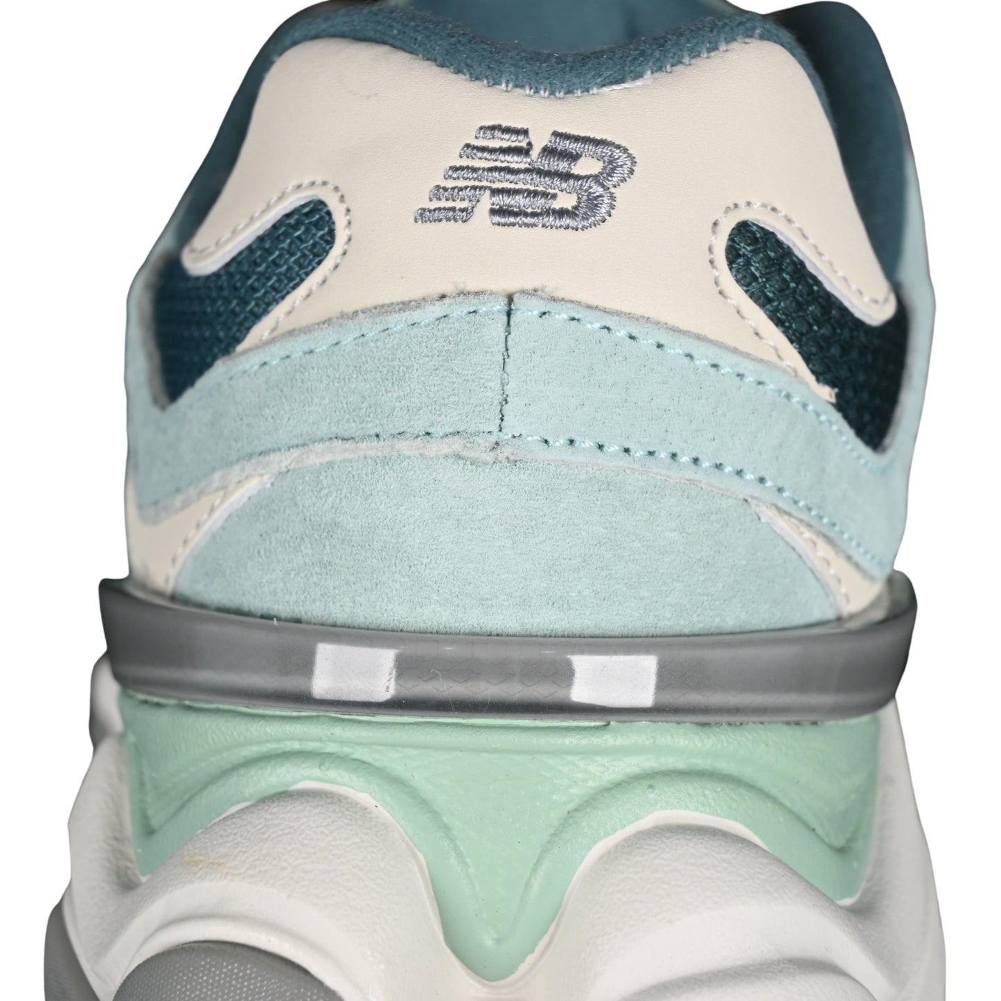 Tênis NB 9060 Camurça Verde claro com Verde escuro