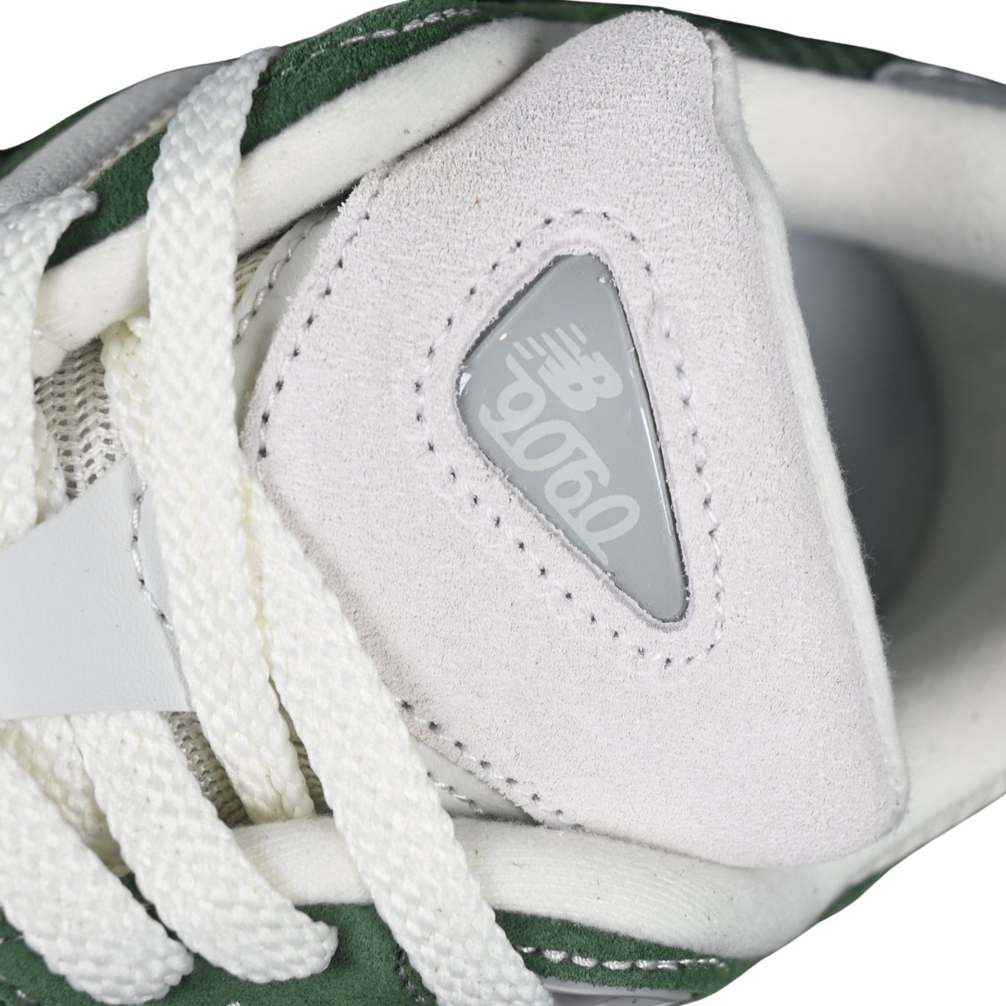 Tênis NB 9060 Camurça Verde com cinza e Off White