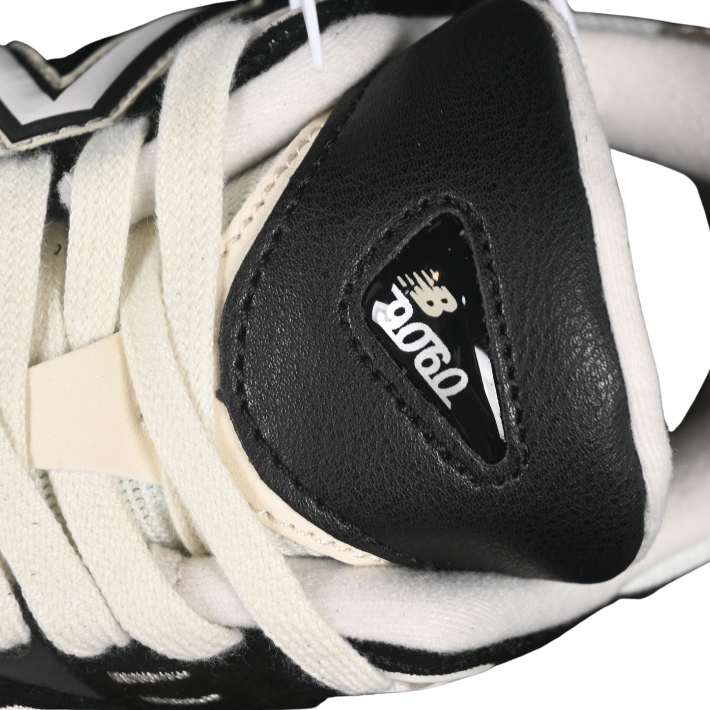 Tênis NB 9060 Camurça Preto Branco e bege