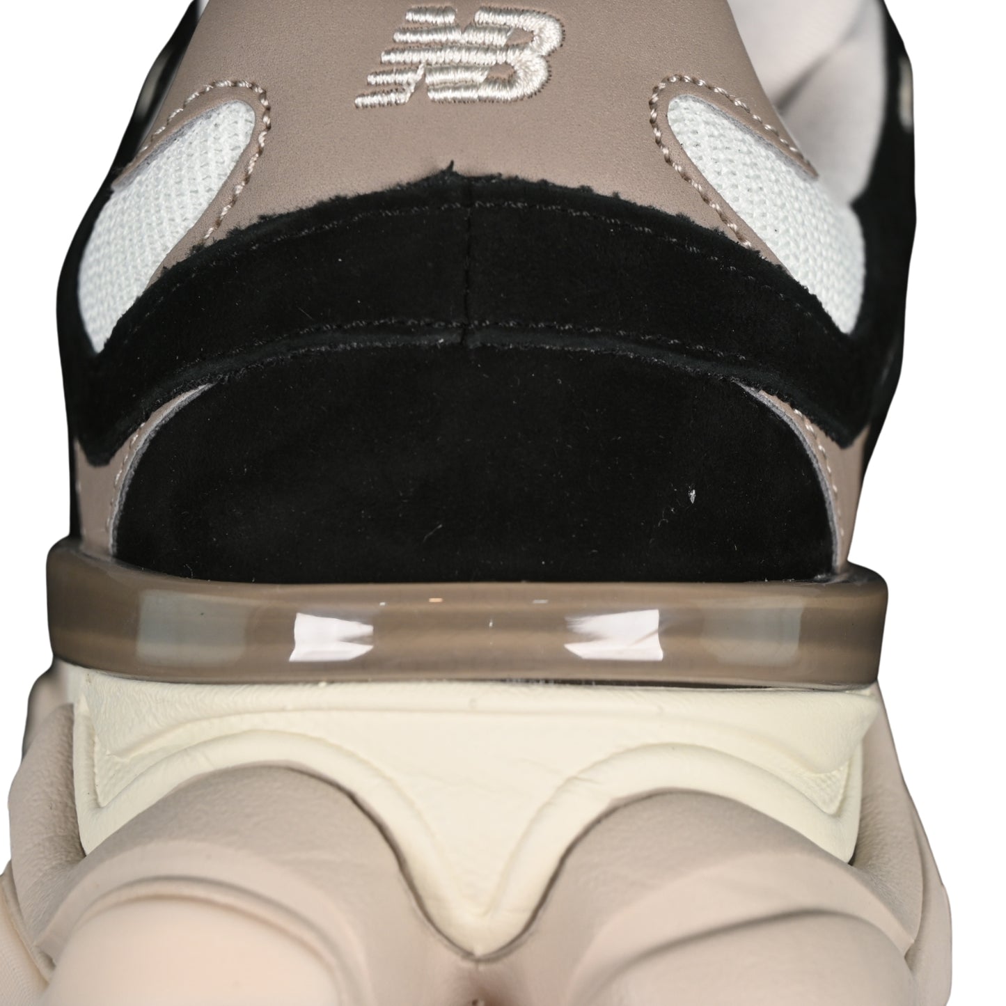 Tênis NB 9060 Camurça Preto Branco e bege