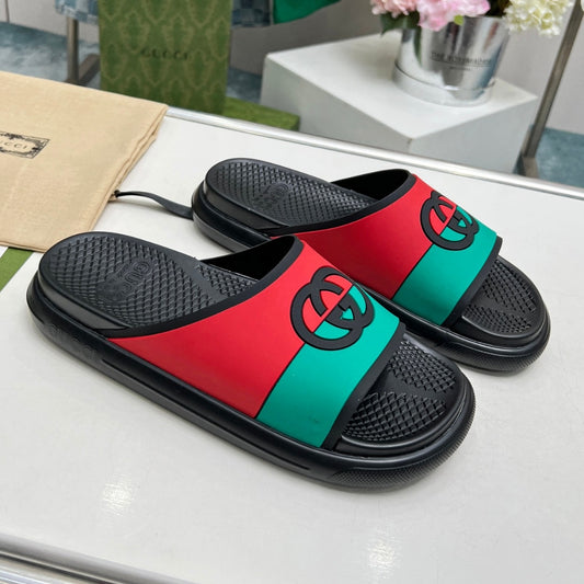 Chinelo Slide GG Interlocking preto com listras web
