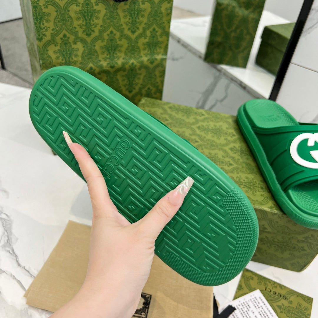 Chinelo Slide GG Interlocking Verde com logo