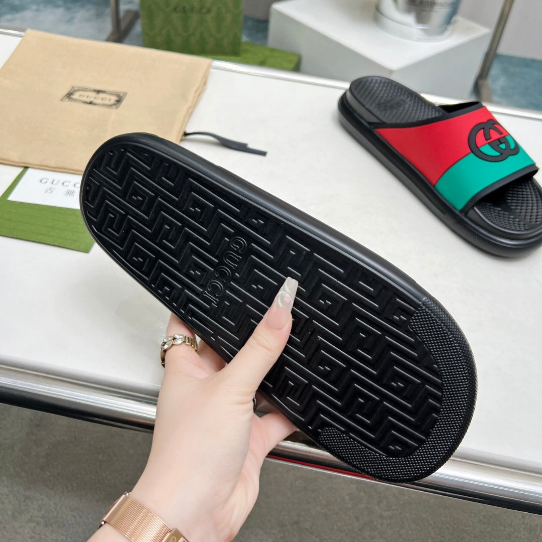 Chinelo Slide GG Interlocking preto com listras web