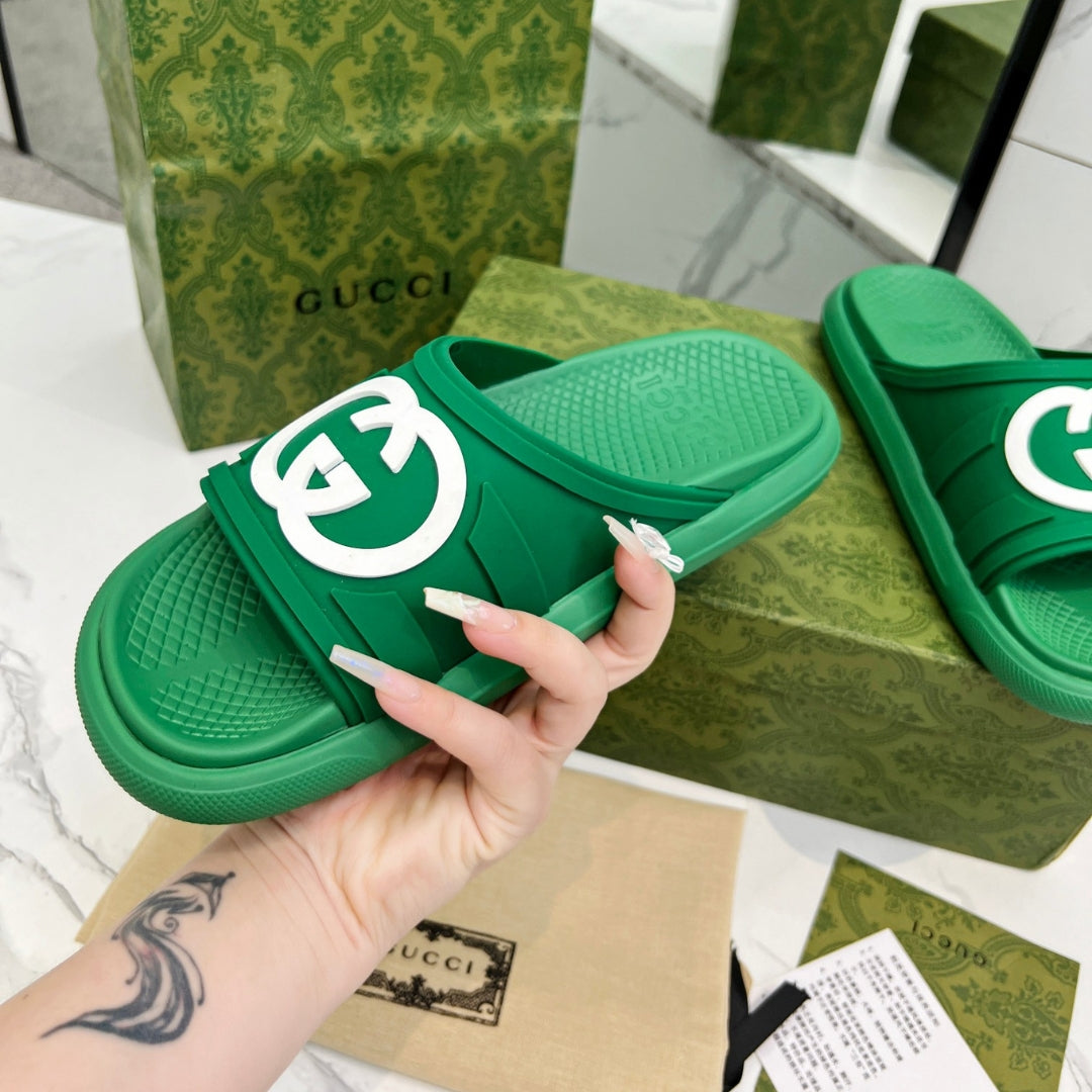 Chinelo Slide GG Interlocking Verde com logo