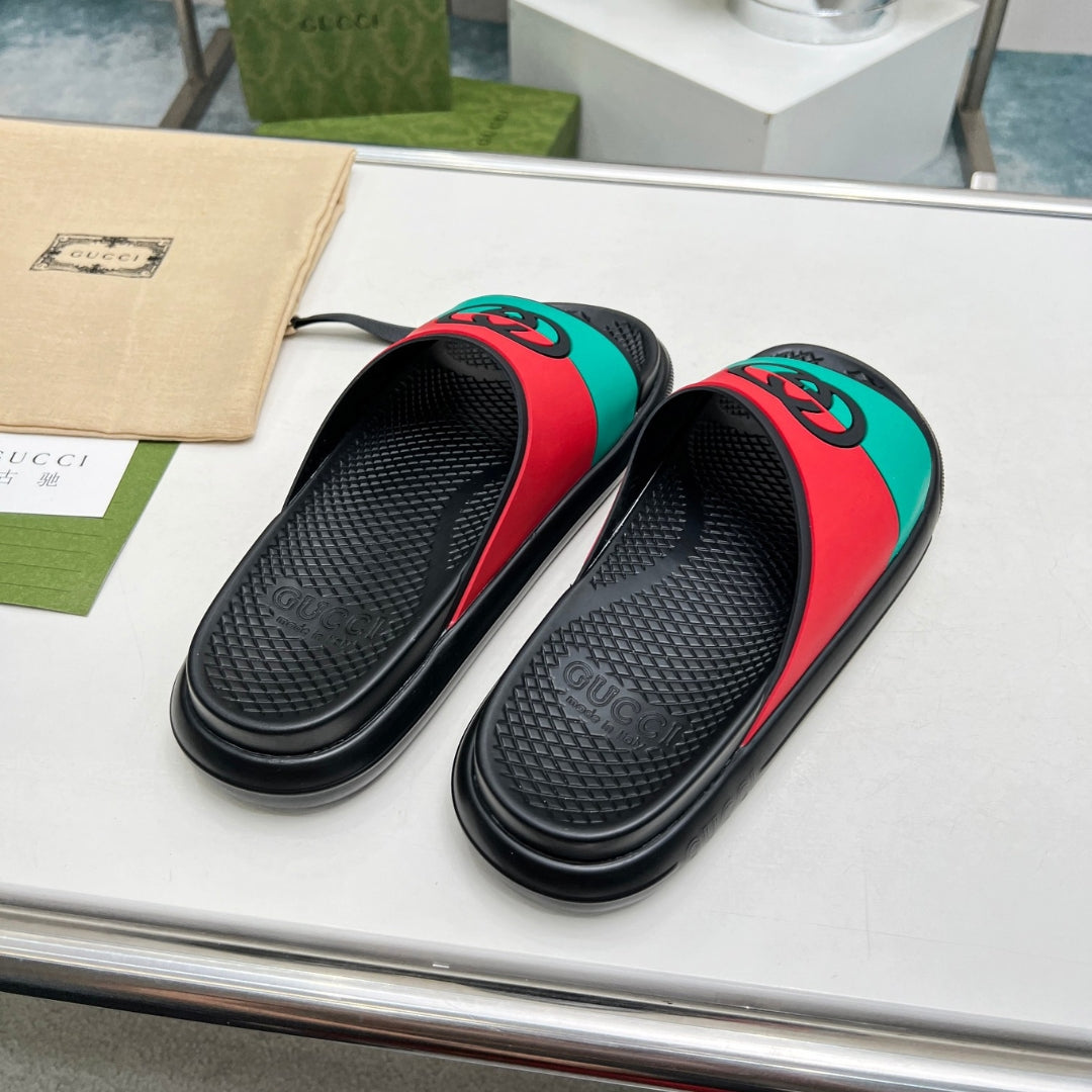 Chinelo Slide GG Interlocking preto com listras web