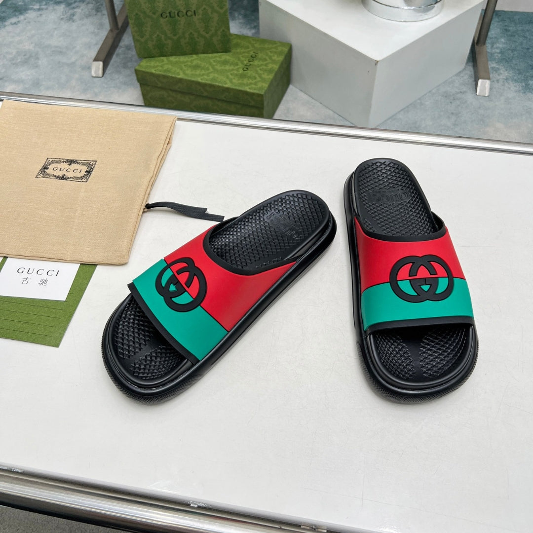 Chinelo Slide GG Interlocking preto com listras web