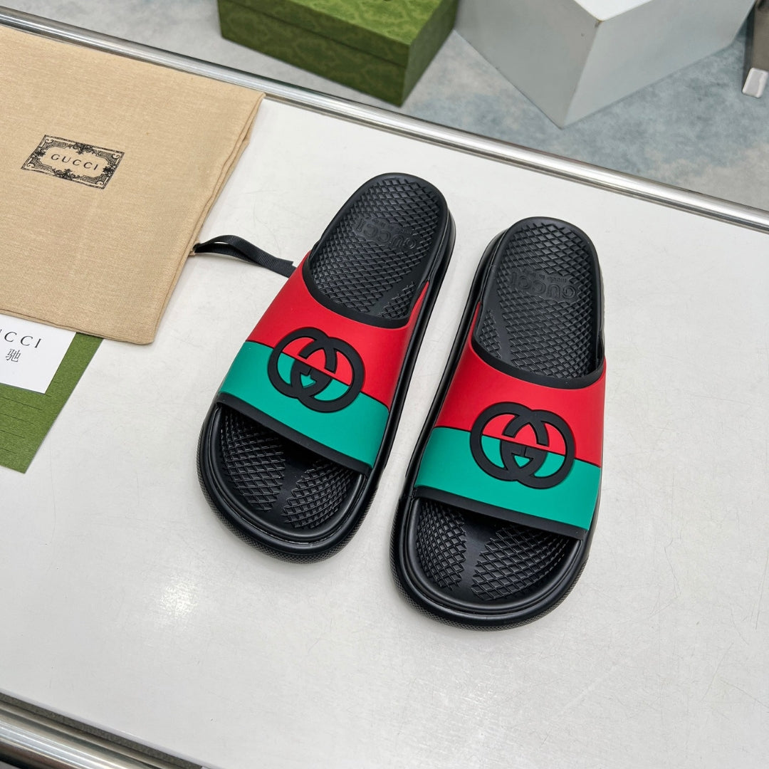 Chinelo Slide GG Interlocking preto com listras web