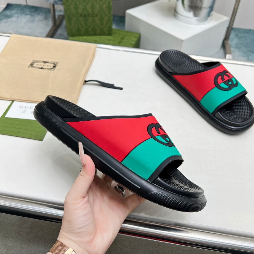 Chinelo Slide GG Interlocking preto com listras web