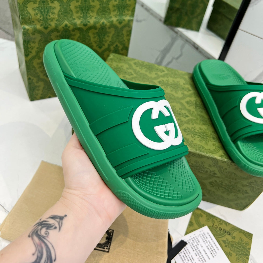 Chinelo Slide GG Interlocking Verde com logo