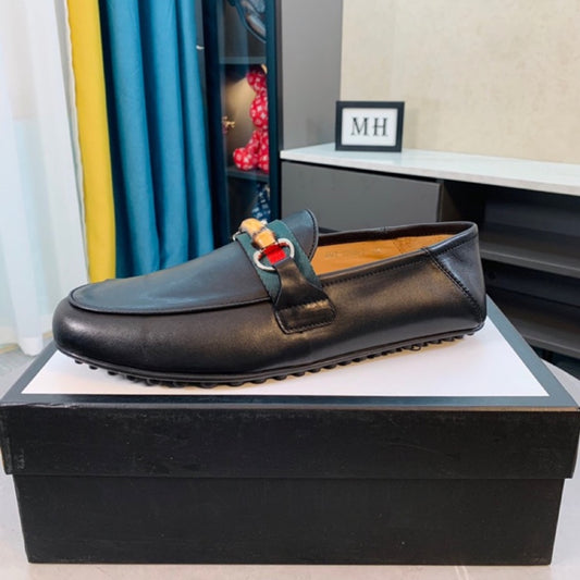 Mocassim GG Preto Couro com Faixa e Horsebit com detalhe