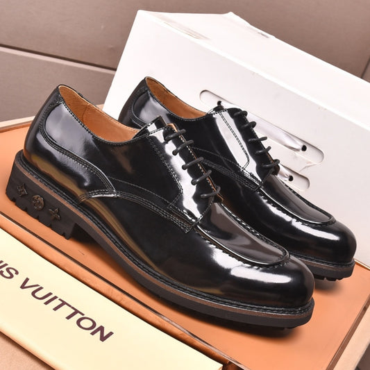 Sapato LV Couro Preto com solado em detalhes