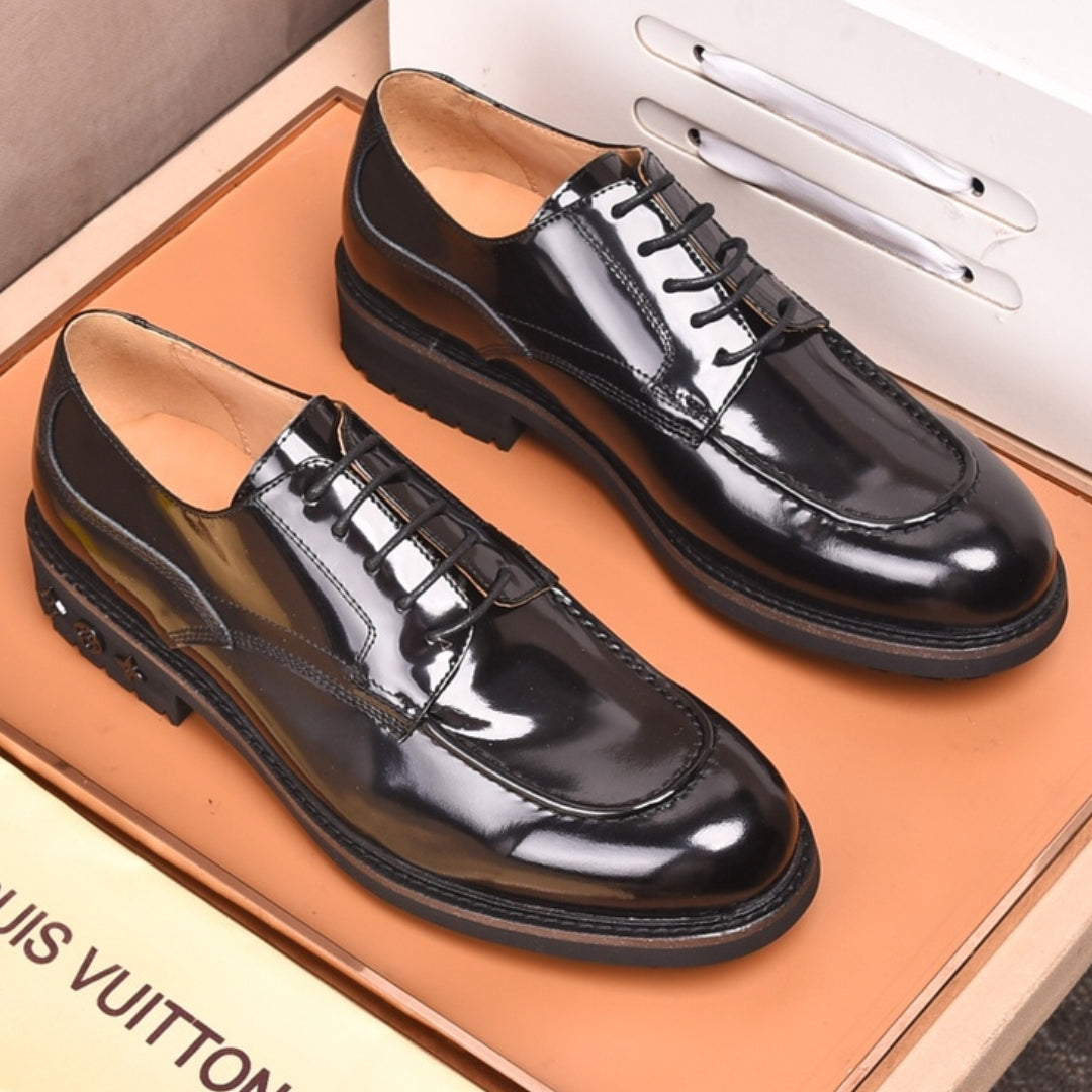 Sapato LV Couro Preto com solado em detalhes