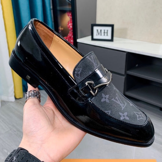 Sapato LV Social Couro Preto Brilhante Monograma azul logo pequena horsebit