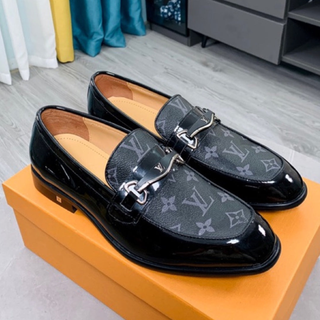 Sapato LV Social Couro Preto Brilhante Monograma azul logo pequena horsebit